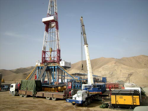 塔里木油田啟動空氣鉆井設備安裝現場